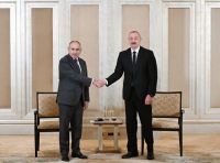 Əliyev Çində Paşinyanla söhbət etdi – FOTO