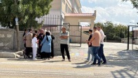 İki müəllimi məktəbdə bıçaqladılar
