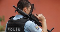İzmirdə dəhşət: 16 yaşlı oğlan polis bölməsinə hücum etdi - Ölənlər var