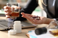 Alimlər yosun və palçıqdan tablet formasında üz maskası hazırladılar