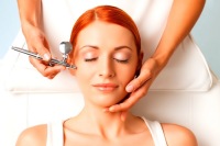 Dəriyə enerji, parlaqlıq və müdafiə bəxş edən vitamin üçlüyü