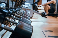 50 kilo və bir Porsche — Çin fitnes klubu milyonluq mükafat təklif etdi