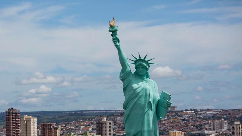 35 metrlik heykəl yıxıldı: Braziliyada külək fəsadı