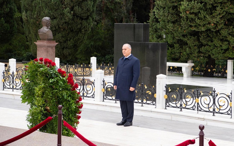 DTX əməkdaşları Fəxri xiyabanda Heydər Əliyevin xatirəsini andılar - Video