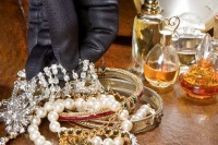 Sabunçuda evdən 8 min dollarlıq qızıl oğurlandı