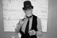 Rok ulduzlarının stilini yaradan dizayner həyatını itirdi