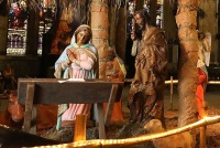 Milad səhnəsində “canlanan” fiqurun sirri hamını şoka saldı