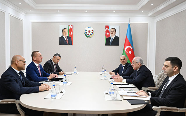 Baş nazir Konietzko və Zunqrana ilə görüşdü