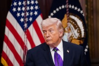 Trampın ətrafından xəbərdarlıq - "İrana qarşı müharibə uzanmamalıdır"