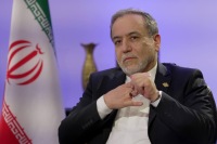 "İnsanlar olan bank bombalandı" - Araqçi ABŞ və İsraili ittiham etdi