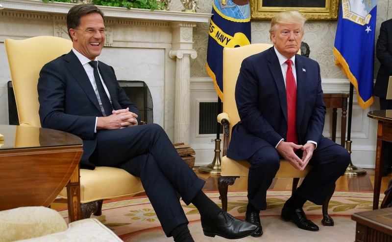 Tramp Rutte ilə görüşdə "diplomatik həddi aşdı"