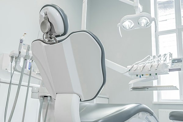 Stomatoloqa getdi - əllərini və ayaqlarını itirdi