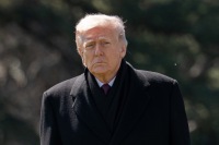 “Tanrı onu qorusun” - Ağ Ev yenidən Trampın səhhəti ilə bağlı şayiələrə cavab verdi