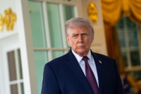 Trampın 10 milyardlıq iddiası üzrə danışıqlar başladı