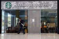 Starbucks geri çəkilir - yerini başqa şəbəkə aldı