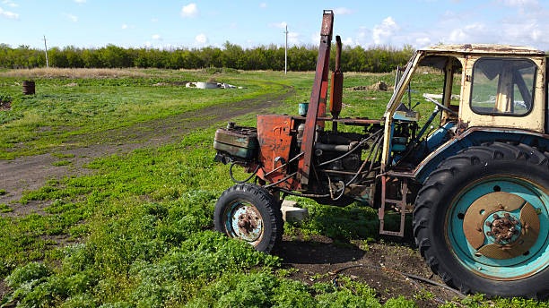 Ağcabədidə traktor dirəyə çırpıldı: ölən var