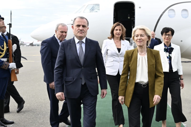 Ursula fon der Lyayen Azərbaycana gəldi