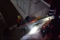 Abşeronda gənc oğlan binadan yıxıldı - VİDEO